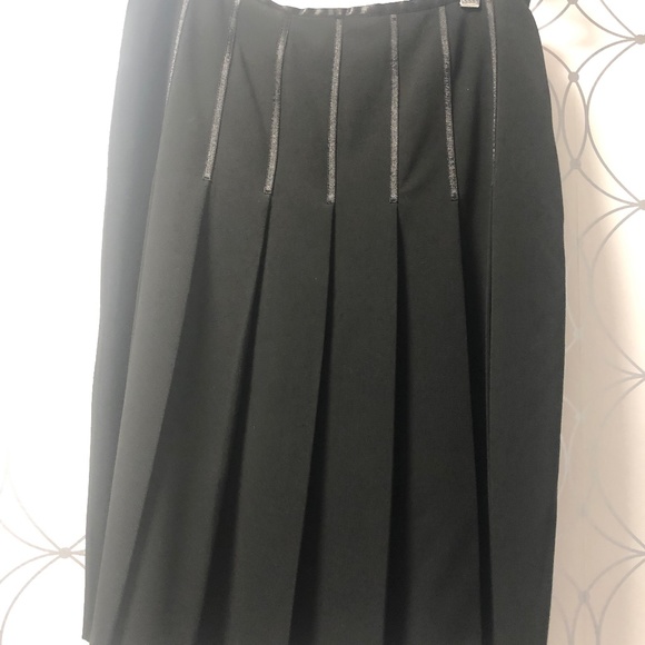 Deane & White beautiful black pleated skirt. Never worn, new condition - Picture 7 of 10